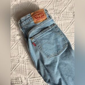 Levi's Women’s Light Blue 501 Classic Straight Jeans